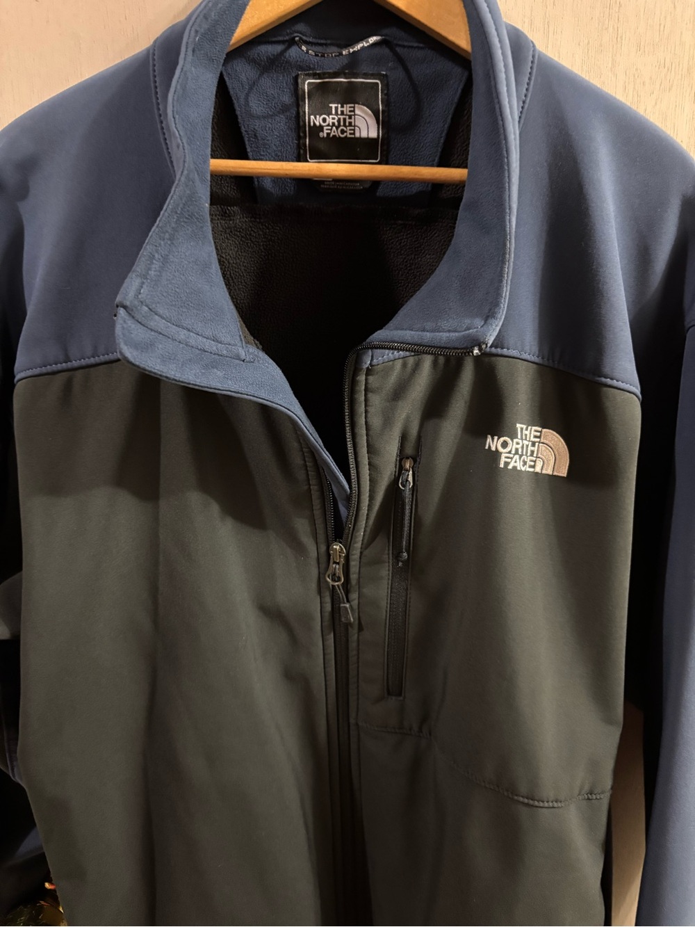 The North Face Men's Two-Tone Softshell Jacket - Navy & Black